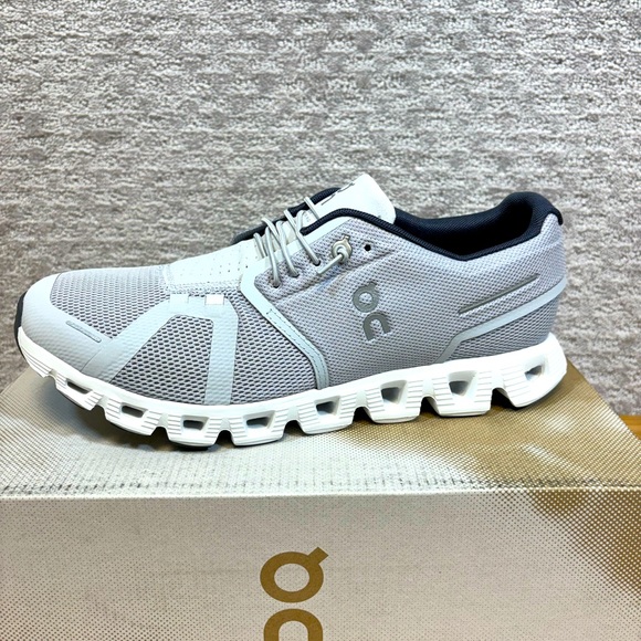 On Running Other - On Cloud 5 Mens Size 9 Glacier White Sneakers Shoes Sneakers Grey 59.98909